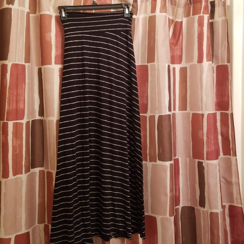 Black and white long maxilike dress
